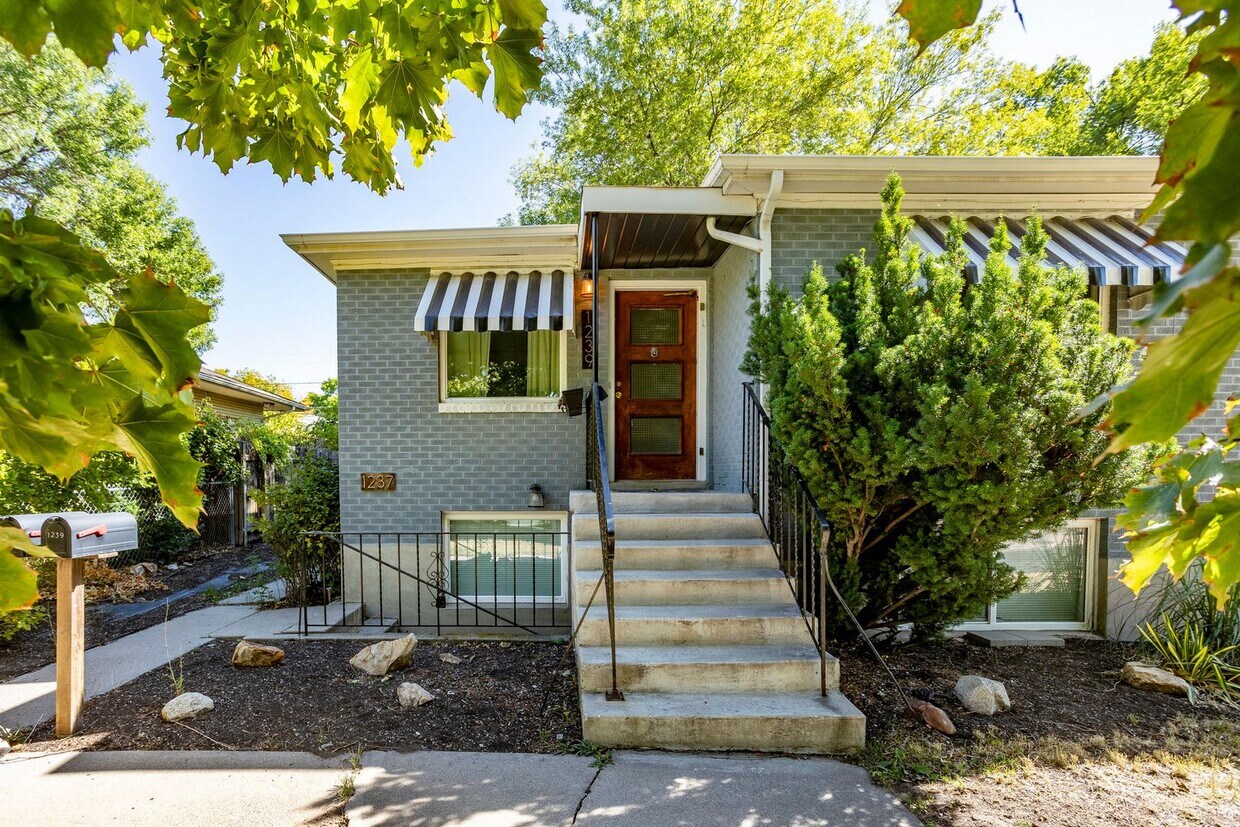 Primary Photo - Inviting 2-Bedroom Gem Just Minutes from L...