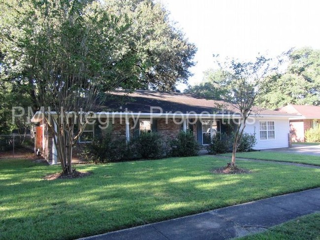 Building Photo - 9360 Samoa Ave