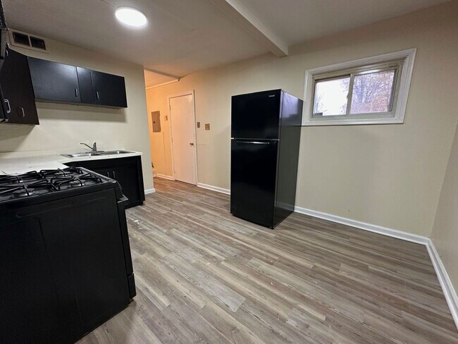 Foto del edificio - 13 W Adams Dr