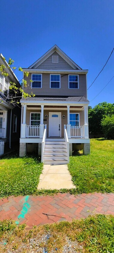 Primary Photo - Beautiful 2 story home in heart of Church ...