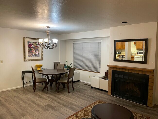 Foto del edificio - 1351 S Main St