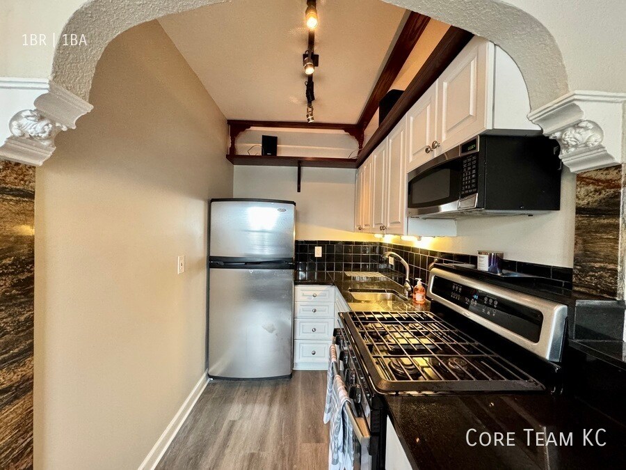 Foto principal - 702 W 48th St
