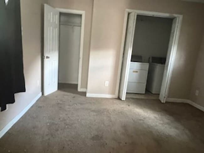 Building Photo - 2302 N Tom Green Ave