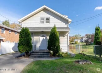 Building Photo - 31 Wellington Ave