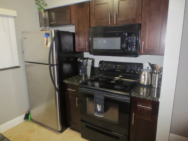 Photo - 2811 N Oakland Forest Dr Apartment