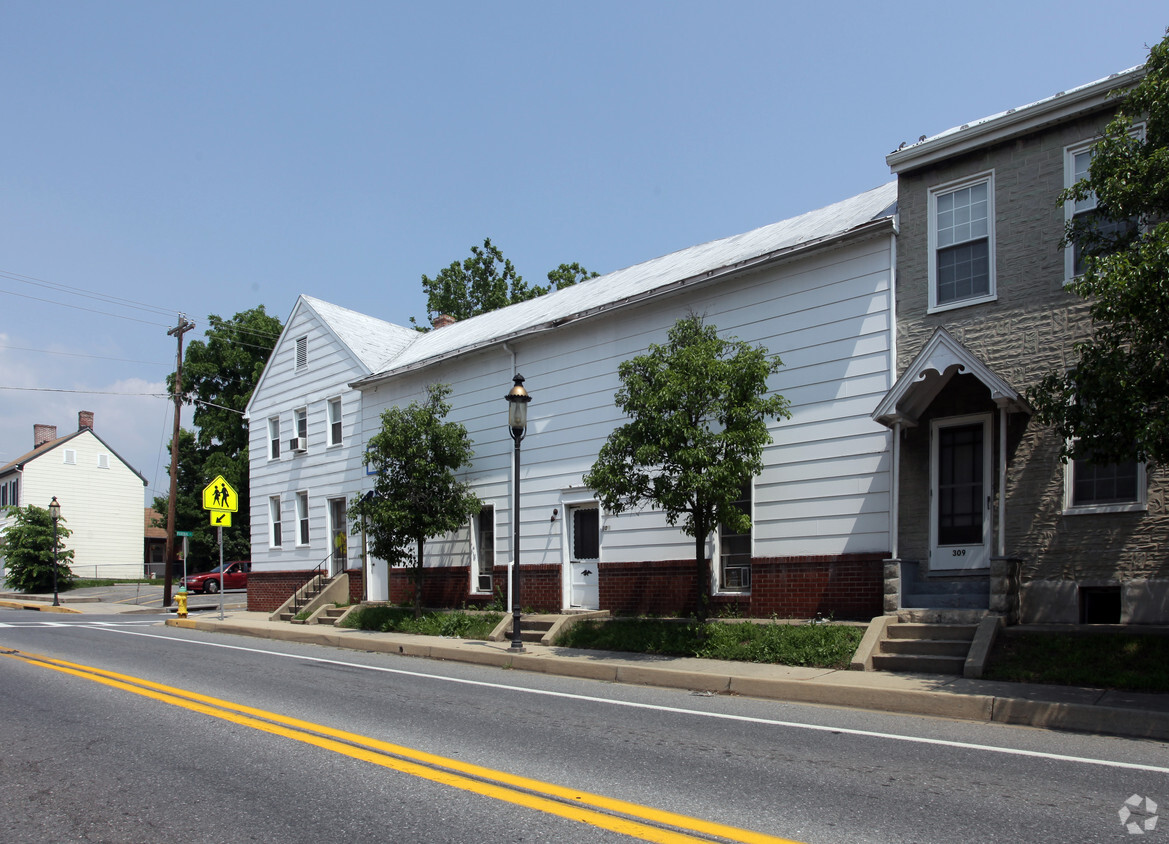 Primary Photo - 301 E Main St