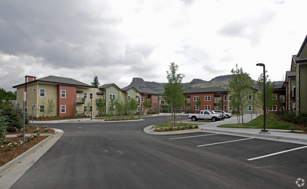 Building Photo - Lewis Court Apartments