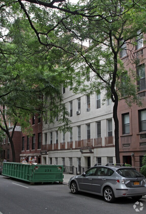 Foto del edificio - 329-333 W 55th St