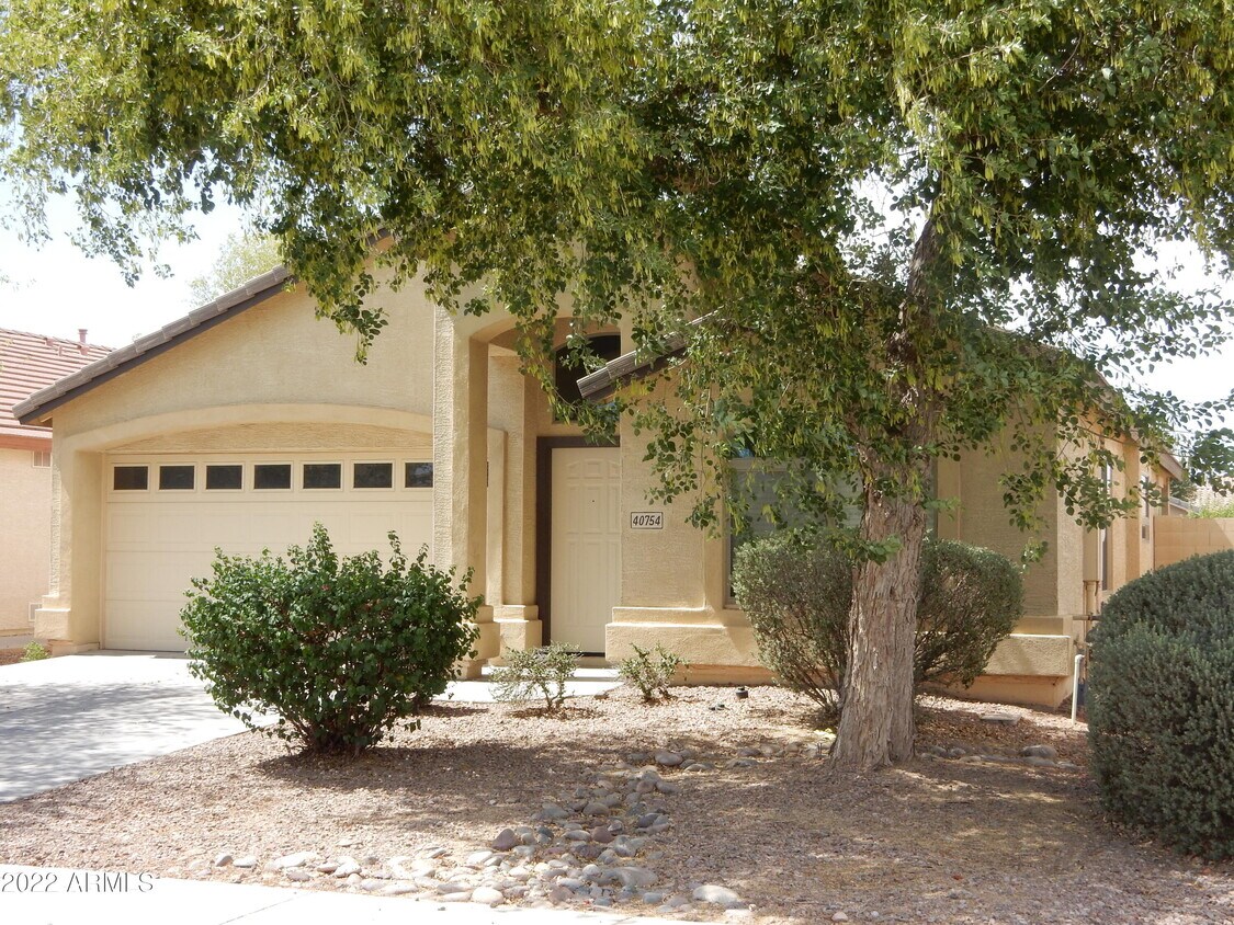 Primary Photo - 40754 W Sanders Way