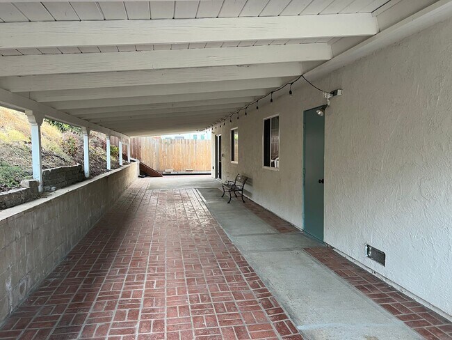 Foto del edificio - 3 bedroom 2 bath house for rent