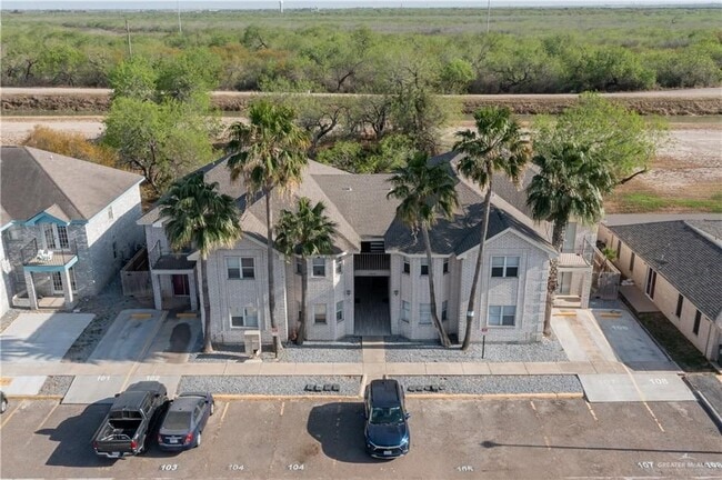 Building Photo - 1800 Oasis Dr