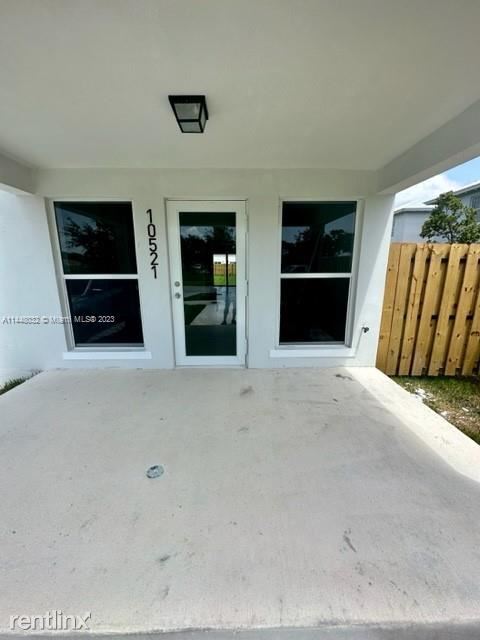 Primary Photo - 4 br, 2.5 bath House - 10521 SW 180th St # 1