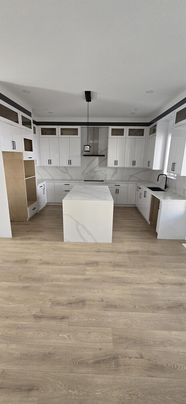 8459 Forest Gate Dr, Chilliwack, BC V4Z 1L2 House for Rent in