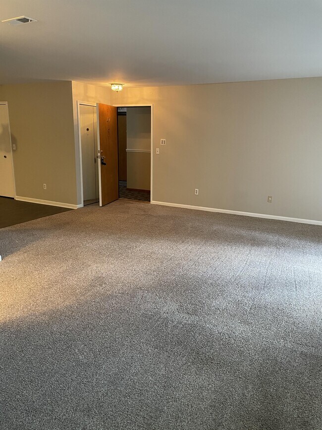 Building Photo - 10244 Nancys Blvd