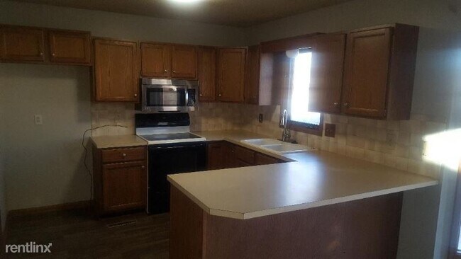 Building Photo - 3 br, 2 bath House - 1830 N Reca St