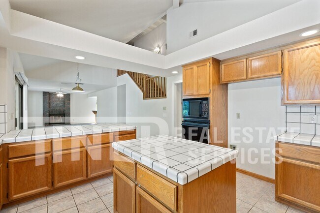 Building Photo - Gold River 4 Bedroom Home