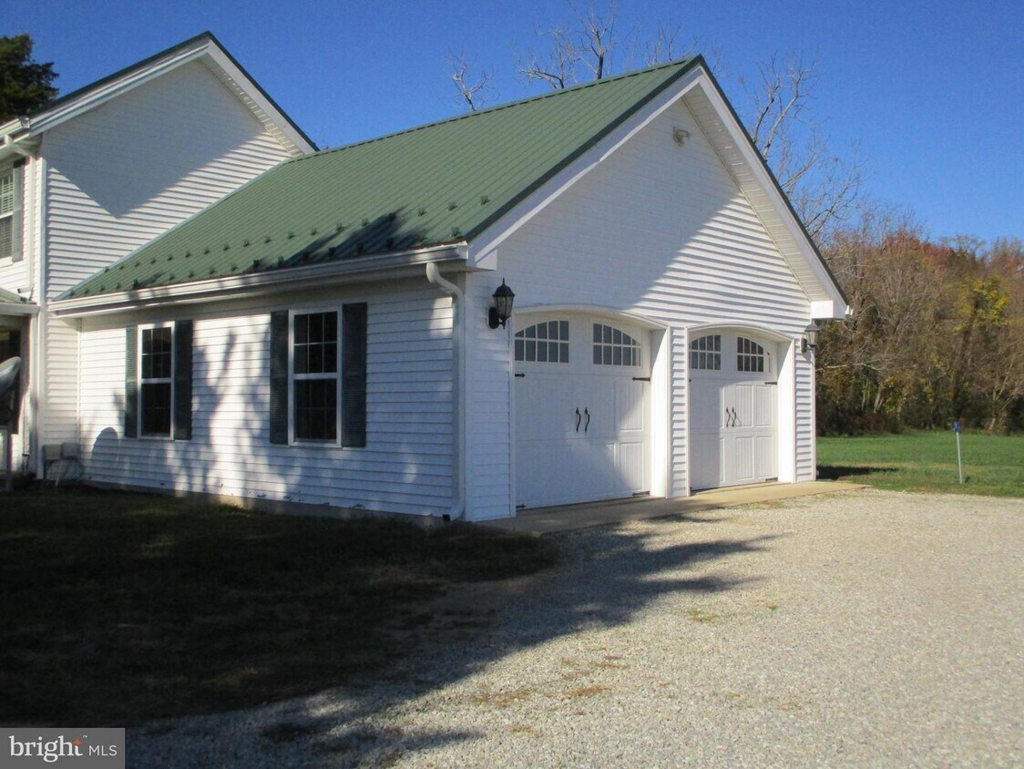 Primary Photo - 18200 Point Lookout Rd