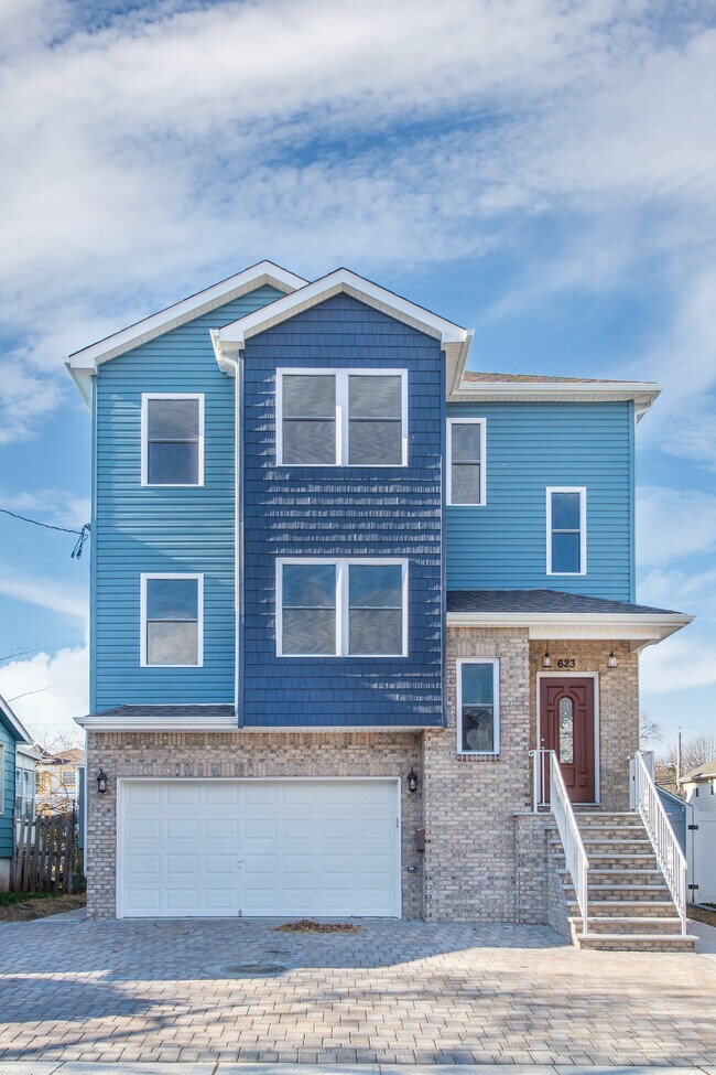 Building Photo - 623 Chetwood St