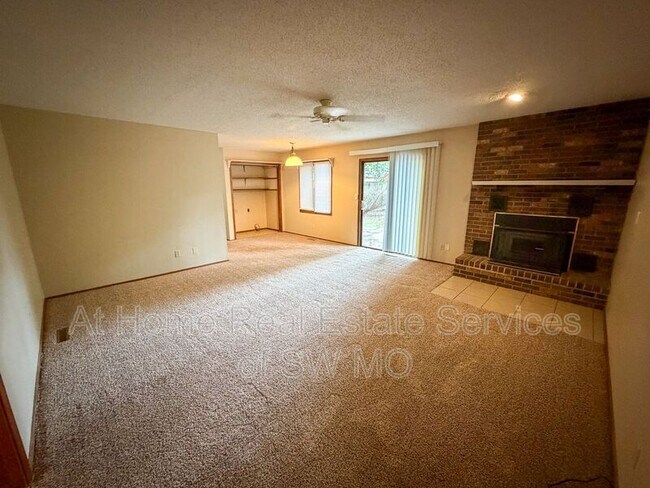 Building Photo - 1444 S Gelven Ave