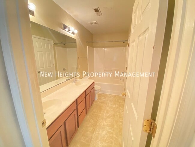 Building Photo - 125 Hornby Cir