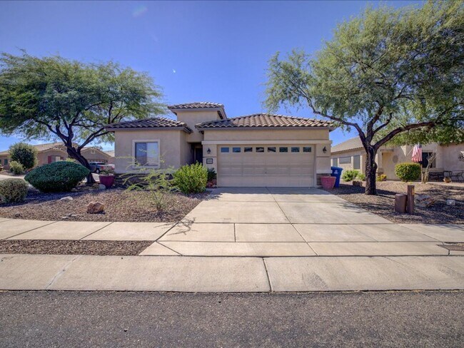 Building Photo - 3 Bedroom 2 Bath