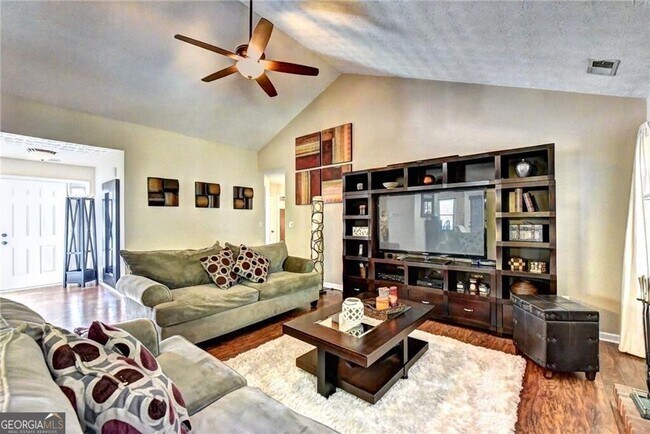 Building Photo - 3940 Piper Glen Dr NE