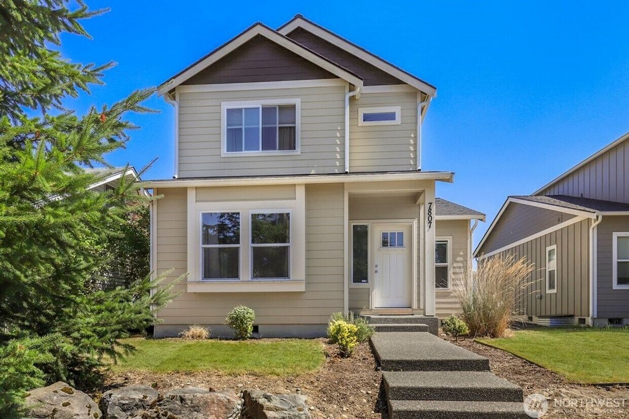 Primary Photo - Amazing 3 Br 2.5 bath 2 car gar home in Ta...