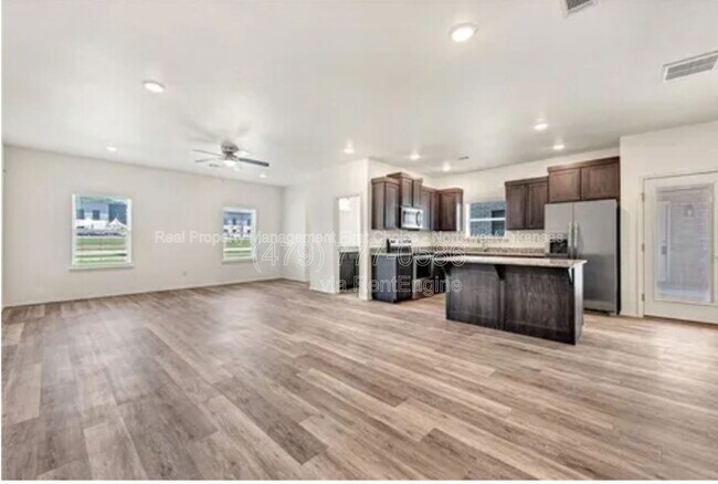 Foto del edificio - 733 S Benchmark Ln