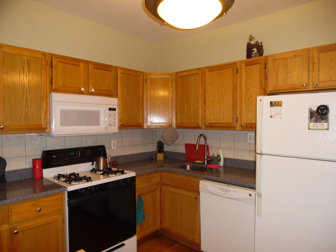 Kitchen - 2234 W Augusta Blvd