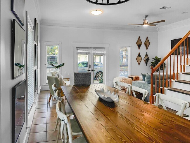 Foto del edificio - 50% off first months rent.  Perfect for large families or multiple friends!  5 bedroom house loca...