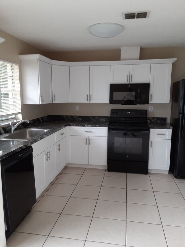 Foto del edificio - Beautiful 3 Bed 1 Bath Single Family Home