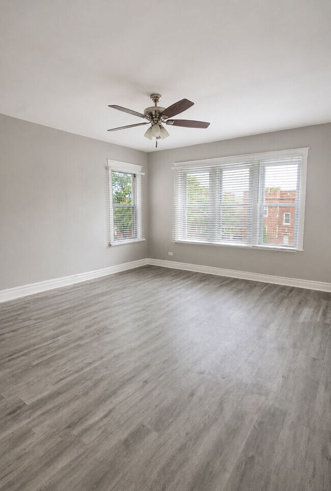 Foto del edificio - 1704 N Mayfield Ave