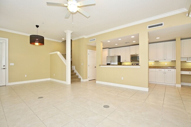 Building Photo - Stunning 3/2.5 Spacious Townhome with a 2 ...