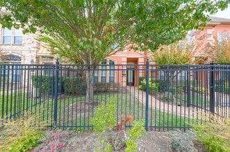 Building Photo - 13647 Brookbluff Ln