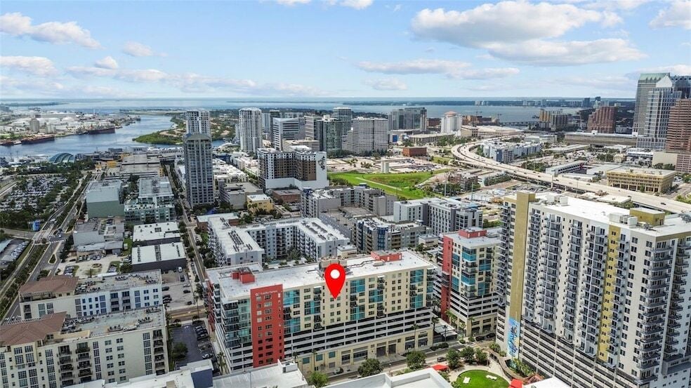 Foto principal - 1208 E Kennedy Blvd
