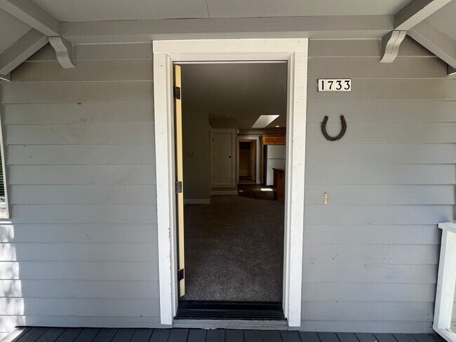 Building Photo - Charming 2-Bedroom + Bonus Room Home in De...