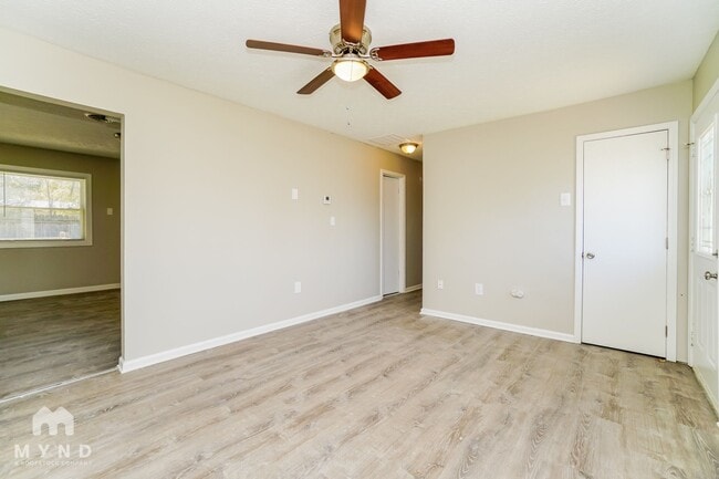 Building Photo - 347 Lichen Ln