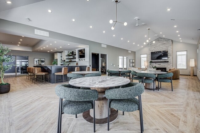 Building Photo - Lora Apartments