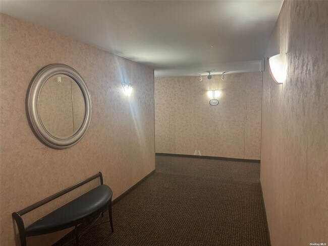 Foto del edificio - 141 Great Neck Rd