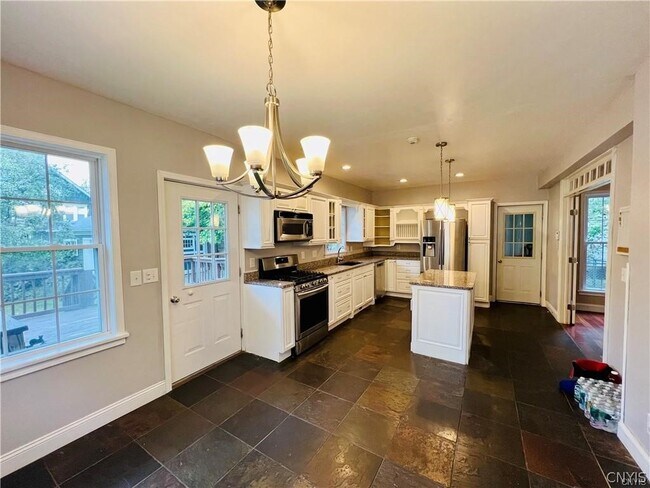 Foto del edificio - 130 East Ave