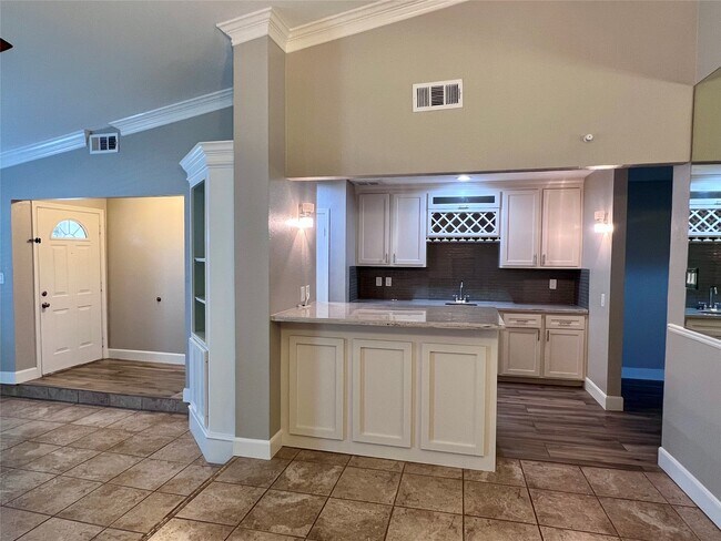 Foto del edificio - 16926 Judyleigh Dr