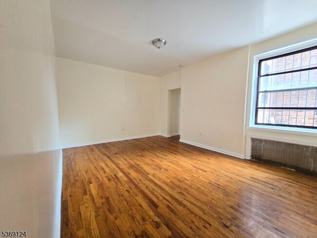 Foto del edificio - 741 Clinton Ave