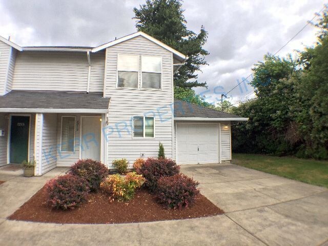 Primary Photo - 2219 SE Reedway St