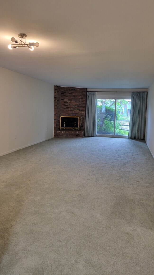 Living Area - 1442 Melville Ave