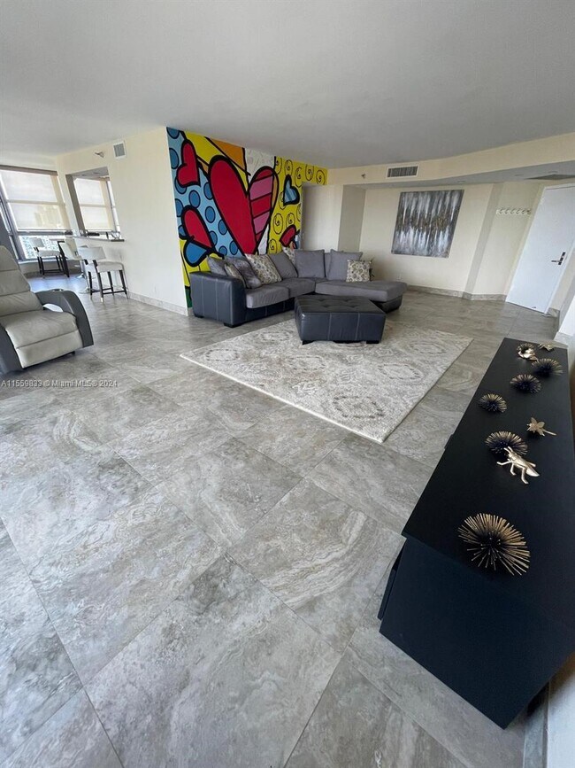 Building Photo - 3500 Mystic Pointe Dr