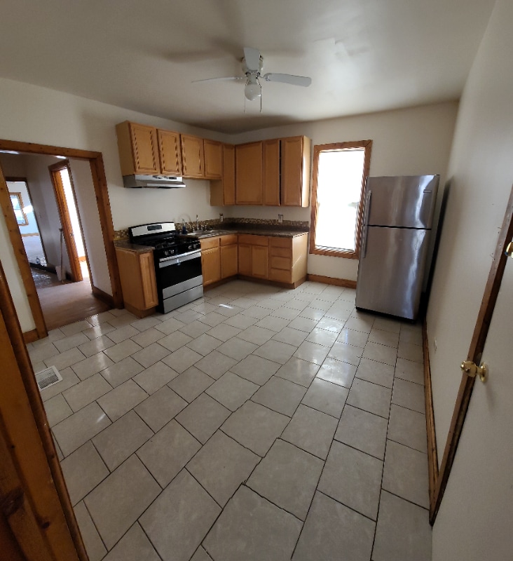 Building Photo - 218 S 11th Ave