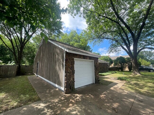Building Photo - 4223 Rosewind - Available now!