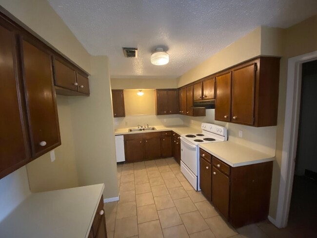 Foto del edificio - Nice 4 bdrm home in Flour Bluff area