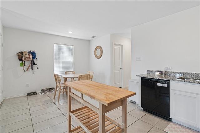 Foto del edificio - 145 Thresher Ln