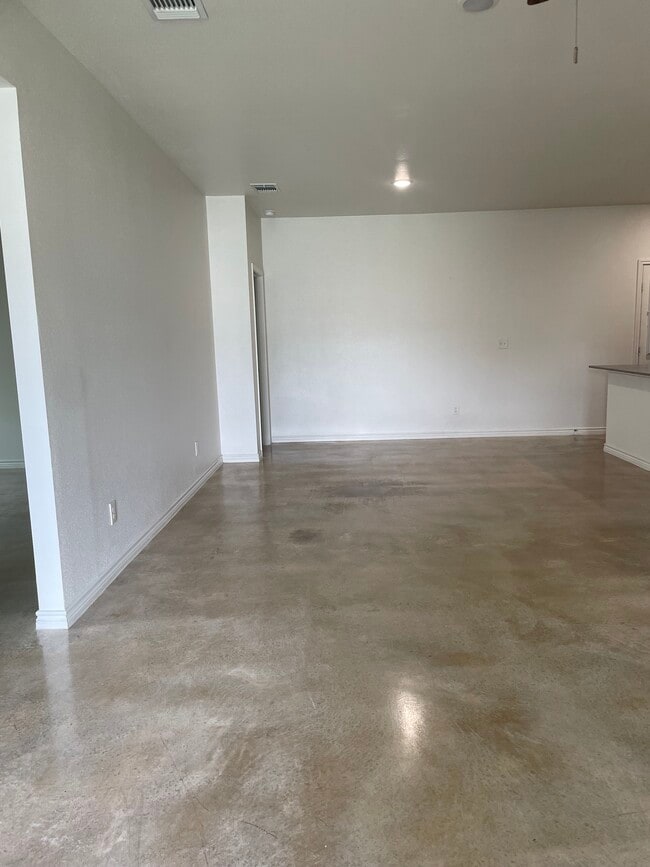 Building Photo - 1800 Emma Naylor Ct